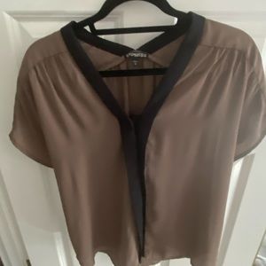 EUC Express shirt. Super cute!